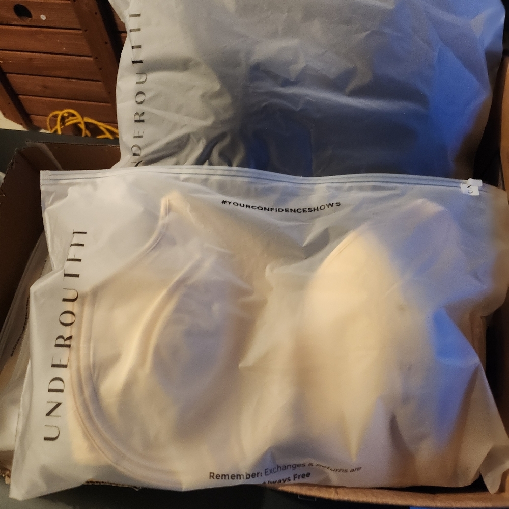Bras - Picture 6 of 9